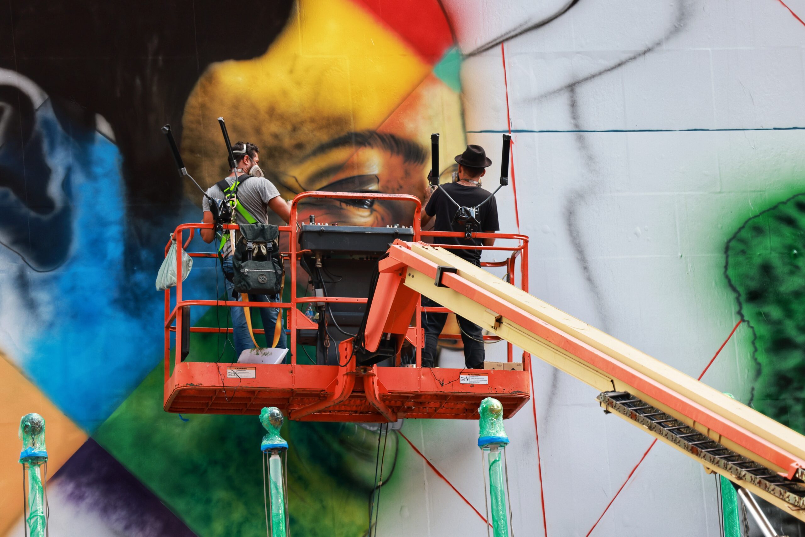 Eduardo Kobra Faz Mural Em Fachada Da Onu Em Nova York