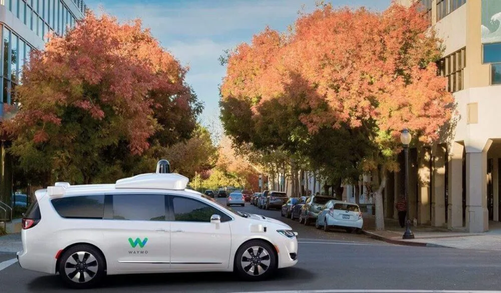 Google e sua minivan operada exclusivamente por computador