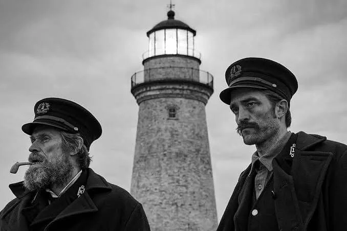 O segundo trailer de “O Farol”, o exótico p&b com Willem Dafoe e Robert Pattinson
