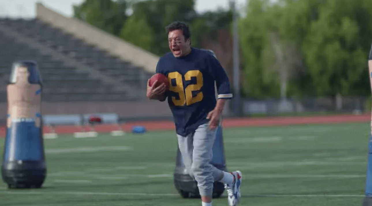 Jimmy Fallon faz jornada fitness para comercial de cerveja no Super Bowl
