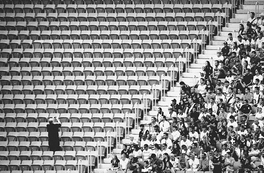 Série fotográfica “Contrafluxo” de Mauro Martins retrata isolamento de forma impactante