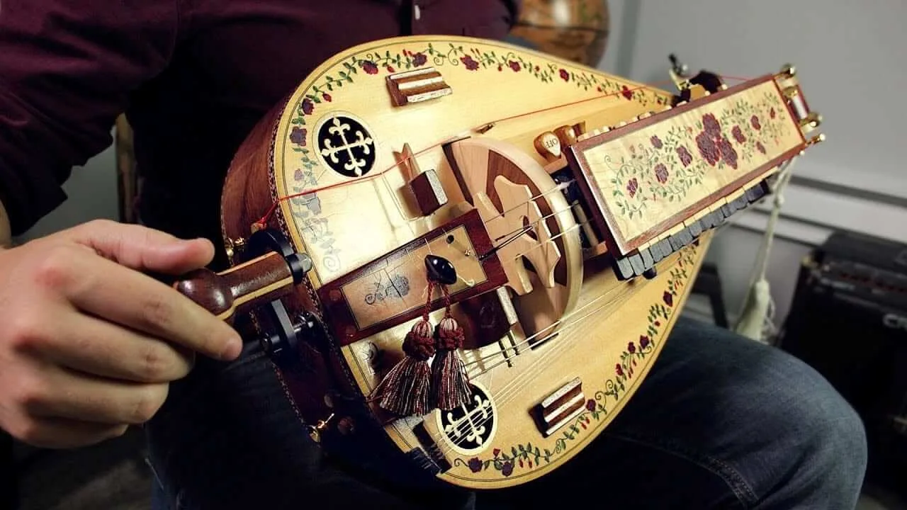 Descubra o Hurdy Gurdy, primo medieval do violino