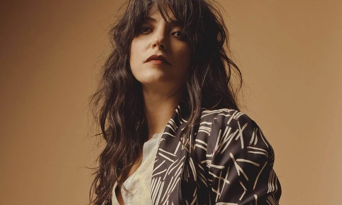 Sharon Van Etten convoca Josh Homme para cover de Nick Lowe / Elvis Costello