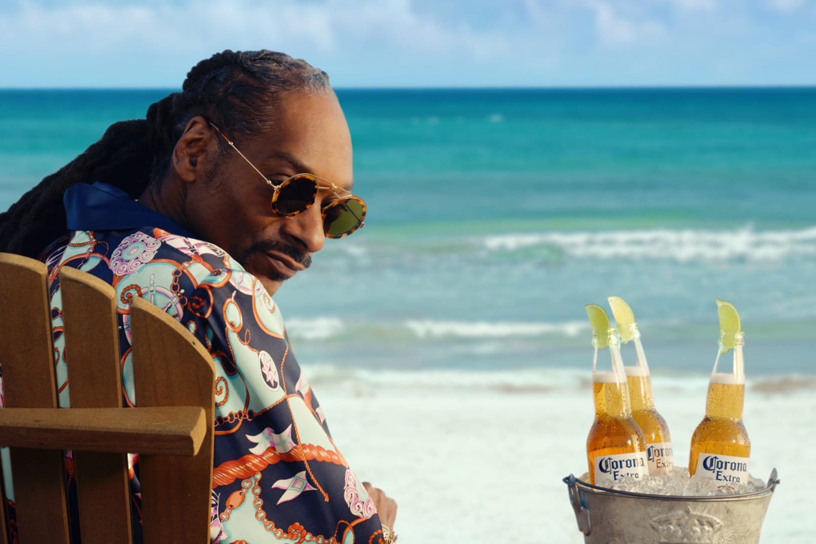 Snoop Dogg no primeiro ad do Corona (a cerveja)