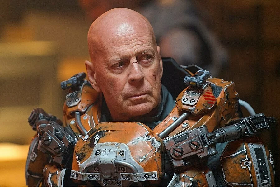 Trailer: O Pecado Cósmico, com Bruce Willis