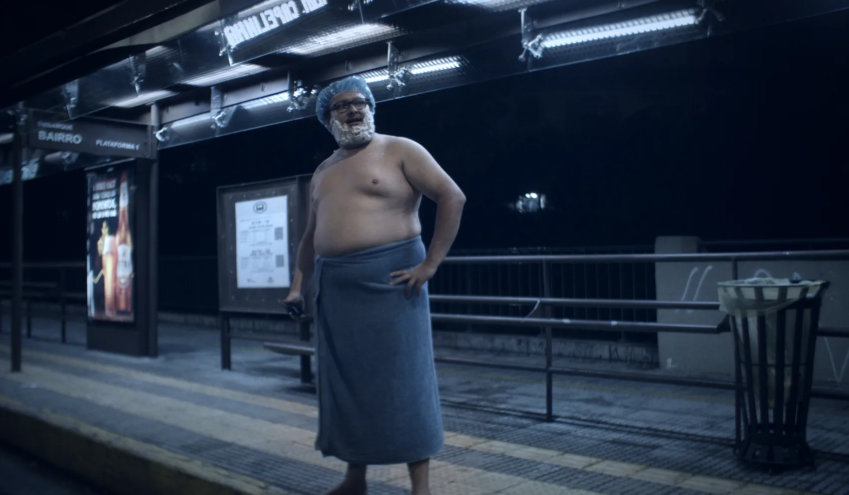 Dr. Jones satiriza concorrentes "giganttes" com música inspirada no feedback de consumidores