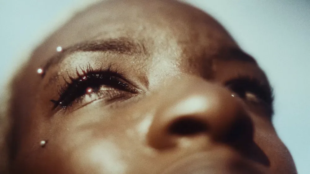 "Além": quatro histórias de realidades (nem tão) paralelas