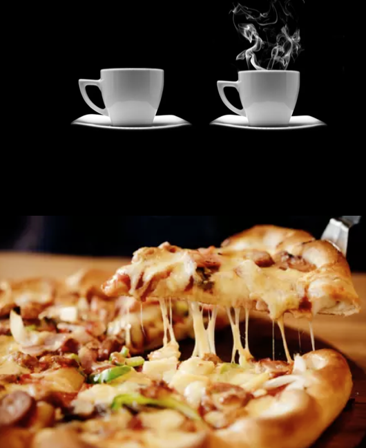Xícaras de café e fatia de pizza suculenta.