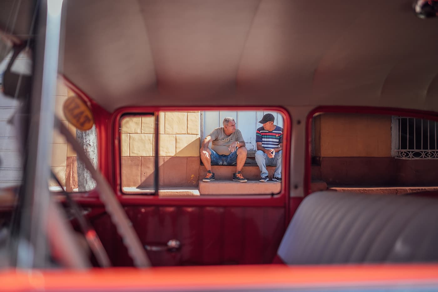 Momentos Cubanos, série fotográfica com enquadramentos dentro de enquadramentos