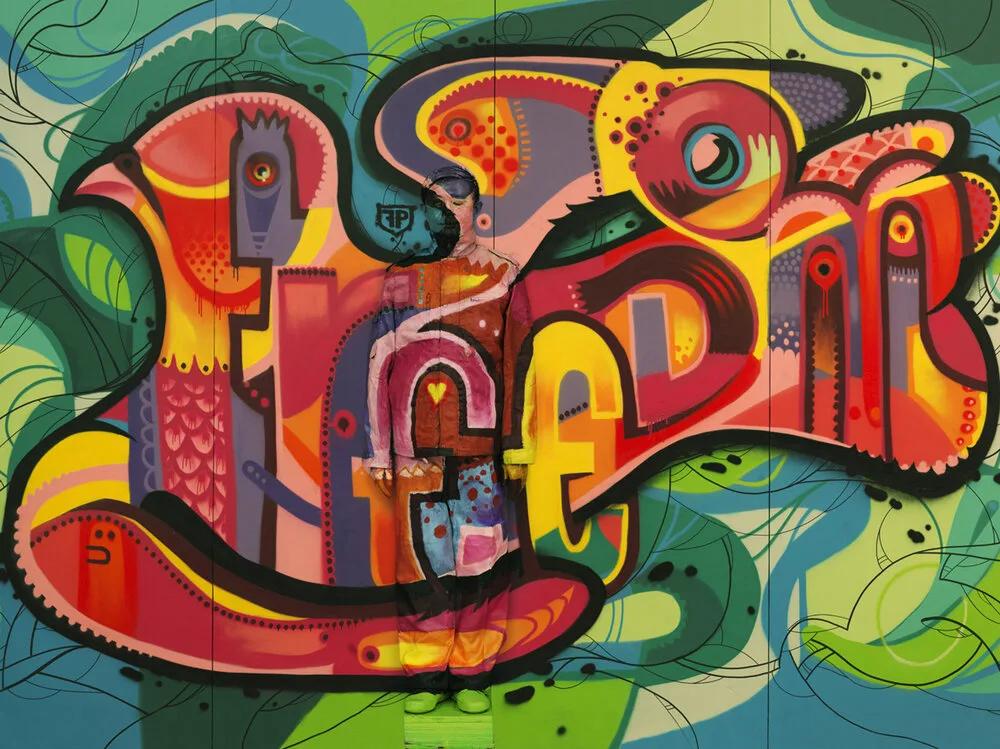 Liu Bolin, o homem invisível de Beijing e sua incrível técnica de pintura camuflada (achou?)