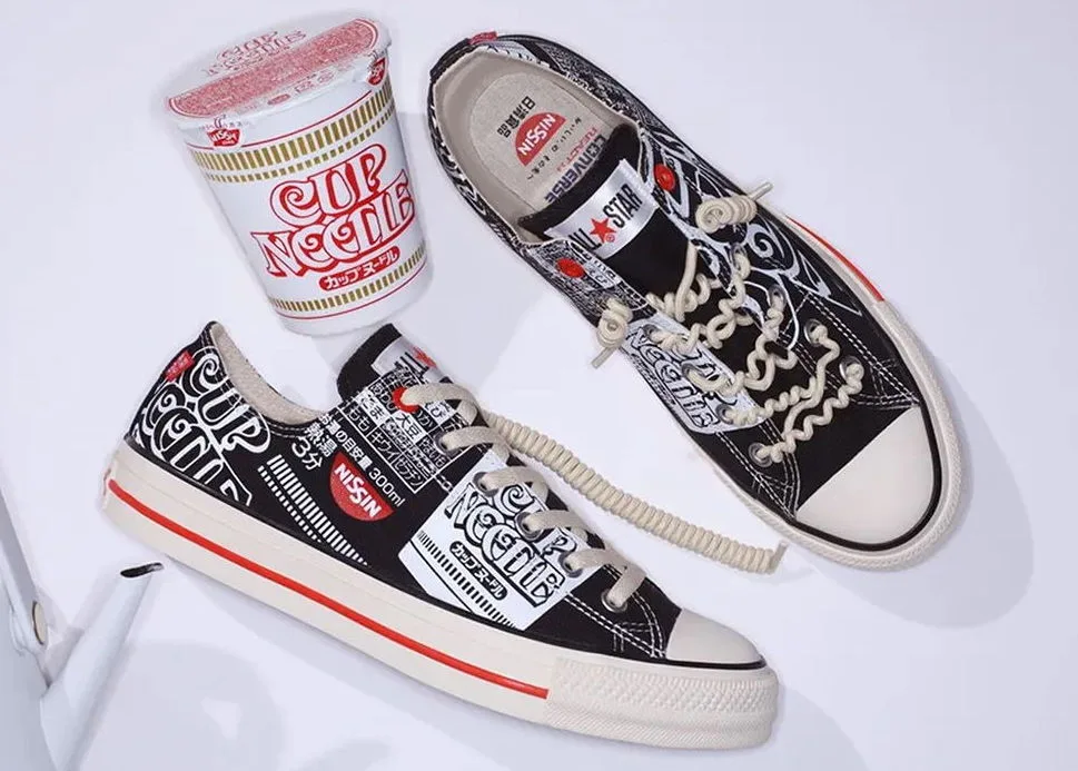 Novo All Star Cup Noodles (com cadarços que imitam macarrão cozido)