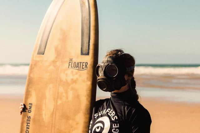 The floater: uma prancha de surf feita de lixo do mar e esgoto