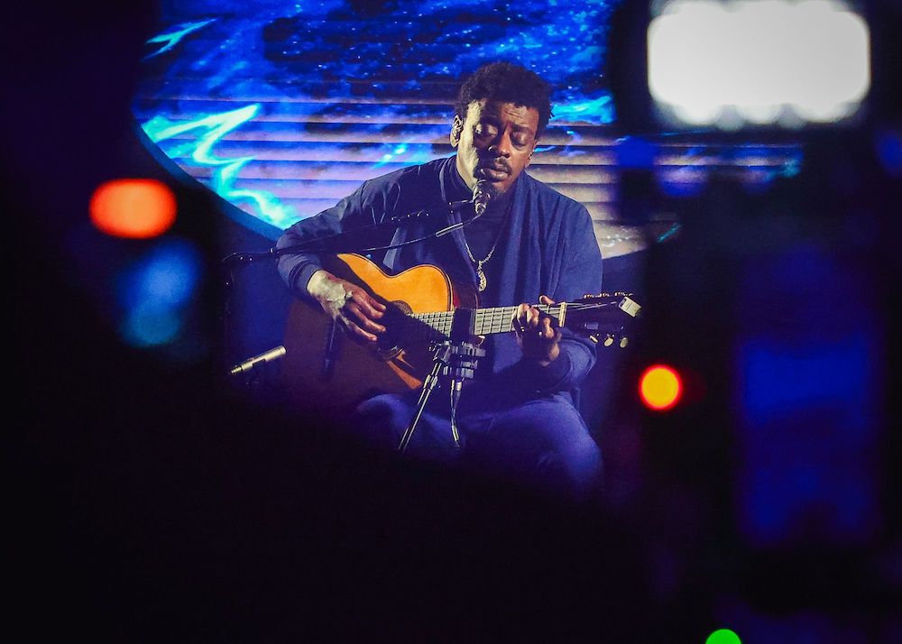 Johnnie Walker lança a campanha "Merece um Blue", com Seu Jorge