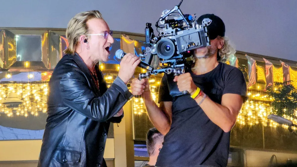 U2 surpreende com show em Las Vegas e apresenta novo single 'Atomic City'