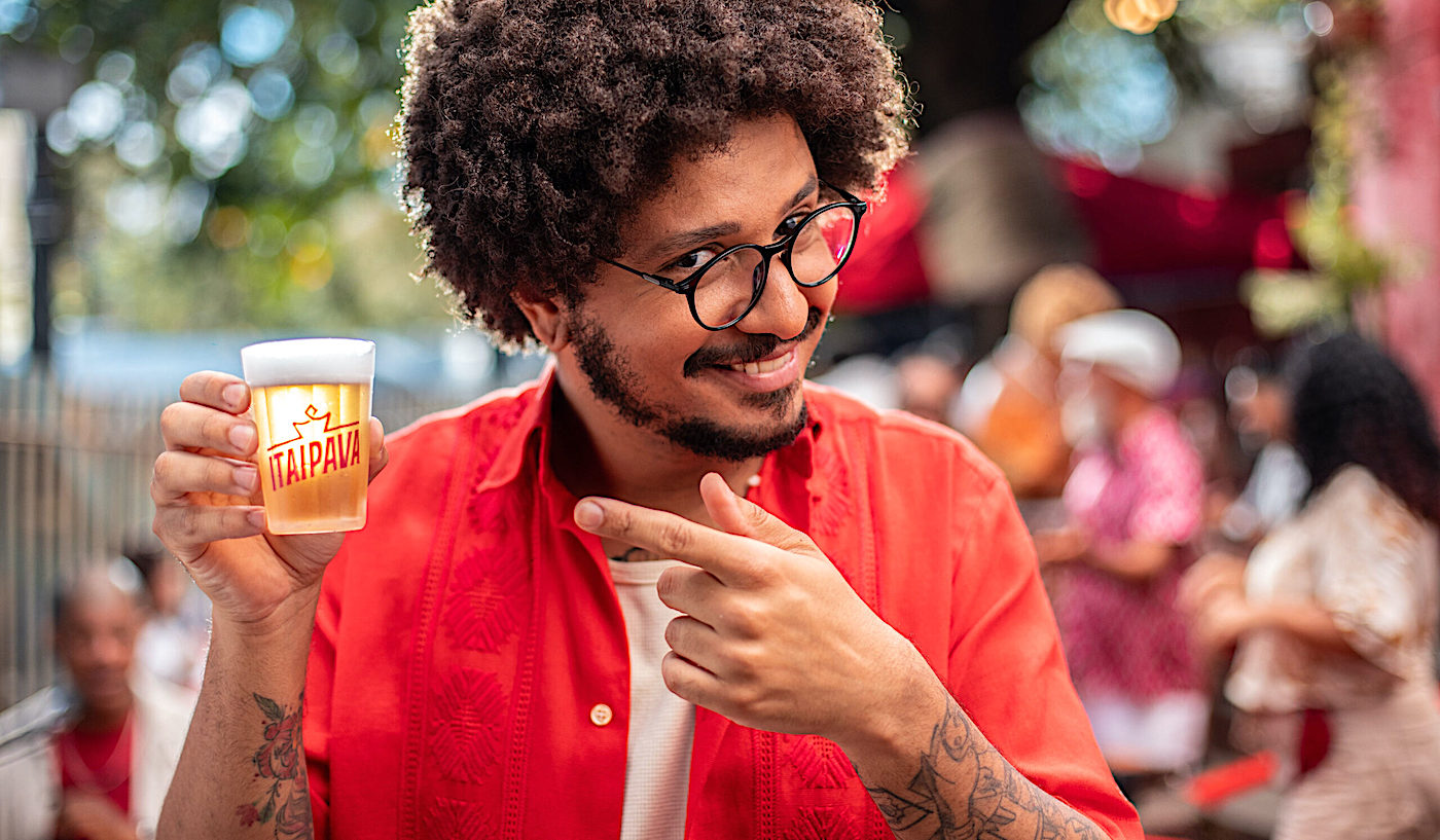 Itaipava e o comediante baiano João Pimenta apresentam um verão diferente