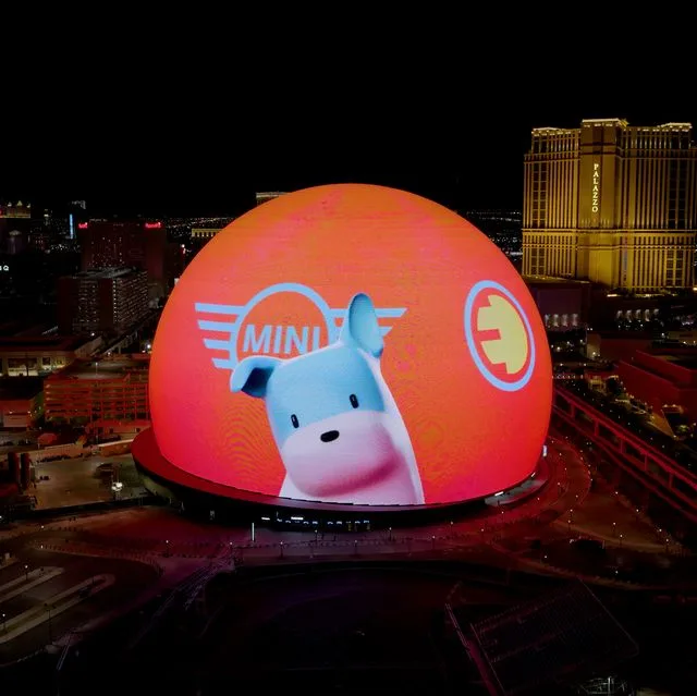 Mini Apresenta o Mascote Spike na esfera em Las Vegas
