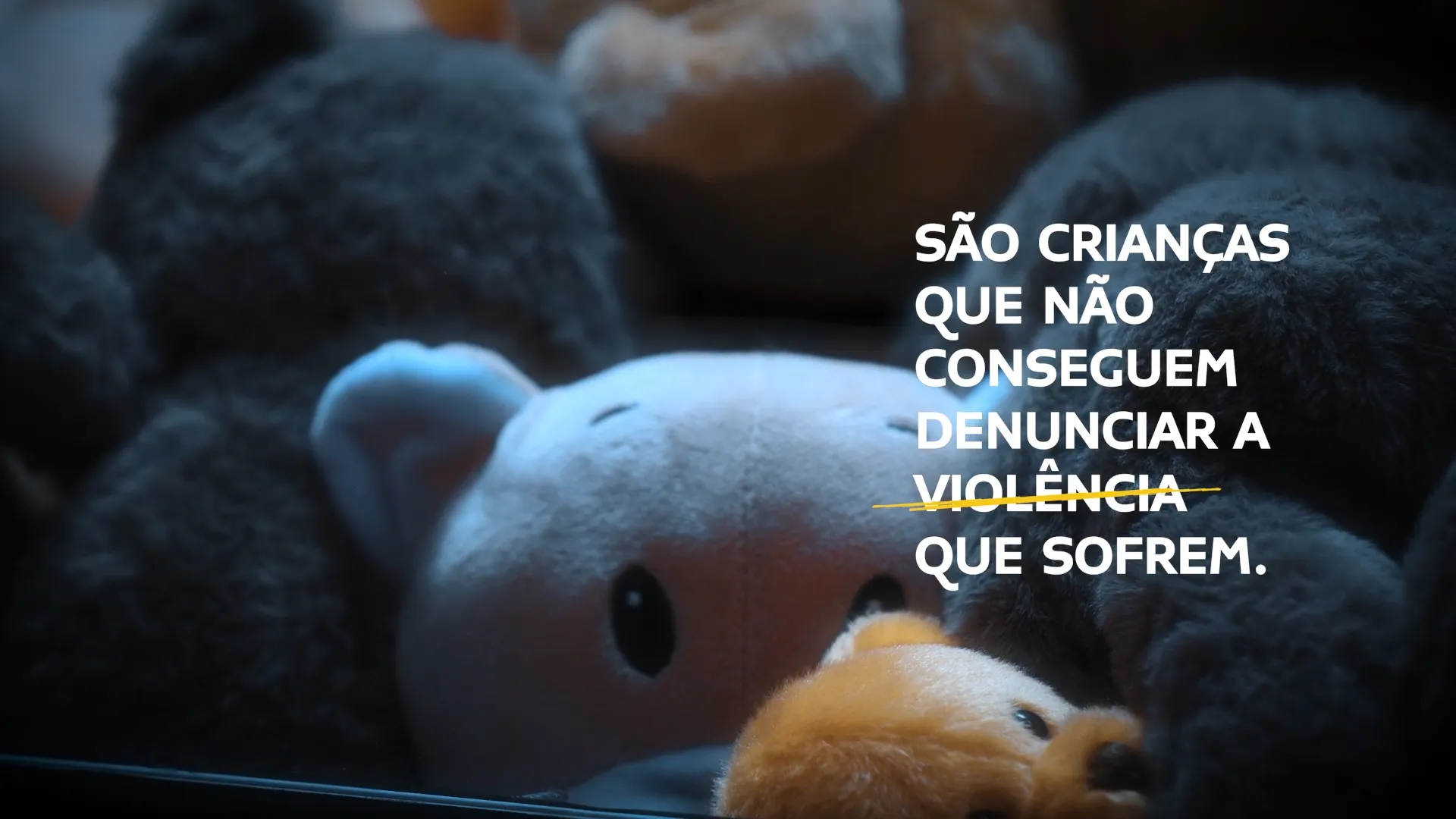 Pelúcias com mensagem sobre violência infantil