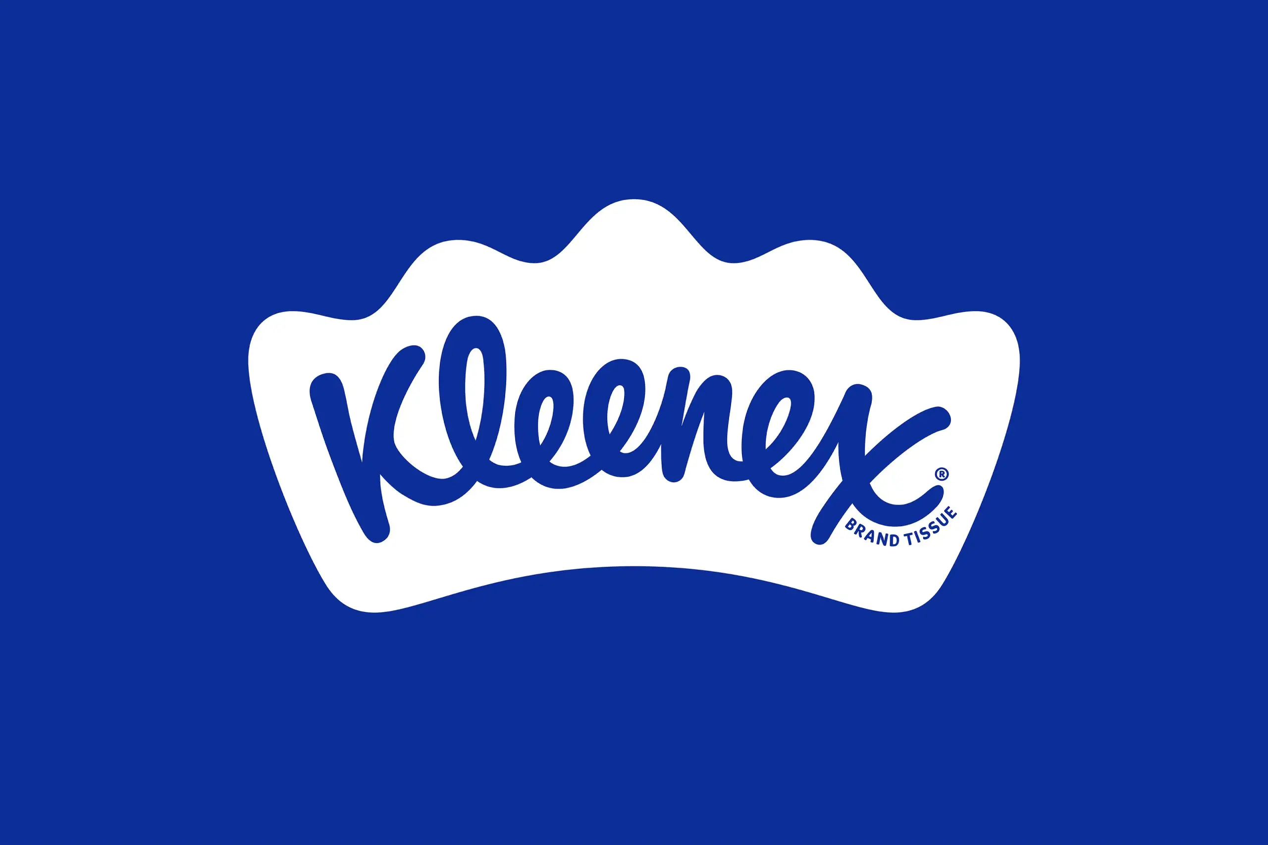 Logotipo da marca Kleenex em azul.