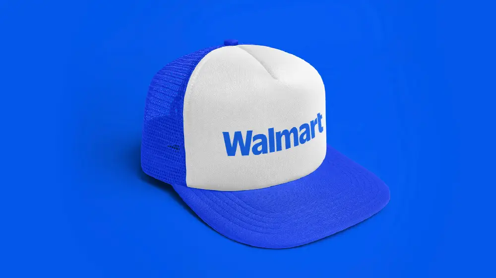 Boné branco e azul com logotipo Walmart.