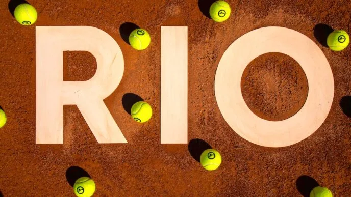 Bolas de tênis ao redor da palavra Rio.