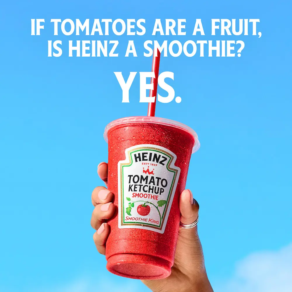 Ketchup Heinz em copo, brincadeira sobre frutas.