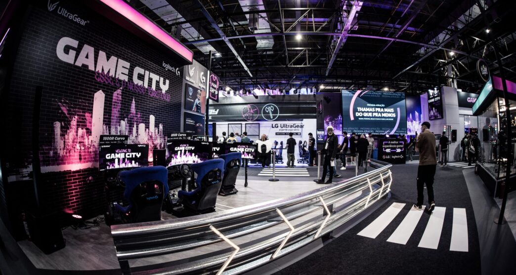 Evento de games Game City com simuladores de corrida.