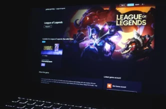 Tela inicial do jogo League of Legends.