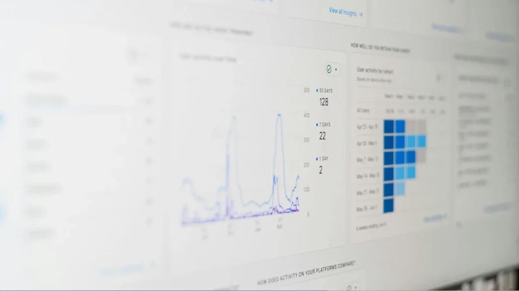 Gráfico de dados em tela digital.