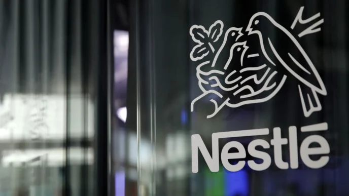 Logo da Nestlé em porta de vidro.