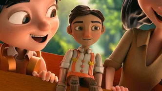 Boneco de madeira animado entre crianças felizes.