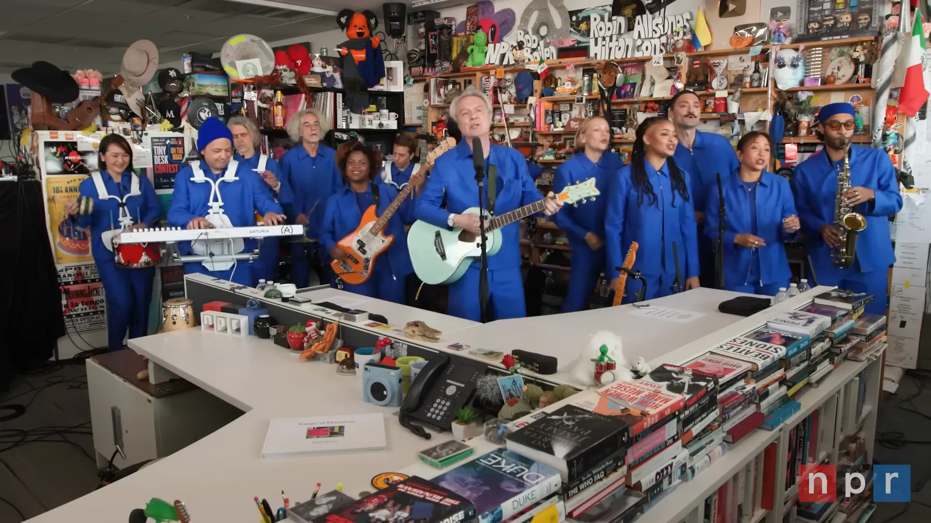 Banda se apresentando no escritório da NPR Music.