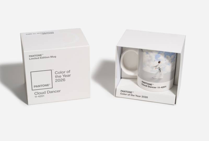 Caneca Pantone Cloud Dancer 2026 em caixa