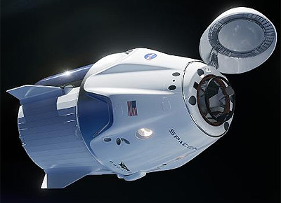 Cápsula espacial Dragon da SpaceX com a escotilha aberta.
