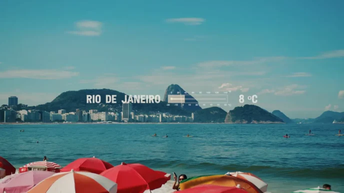 Praia do Rio de Janeiro com montanhas e mar