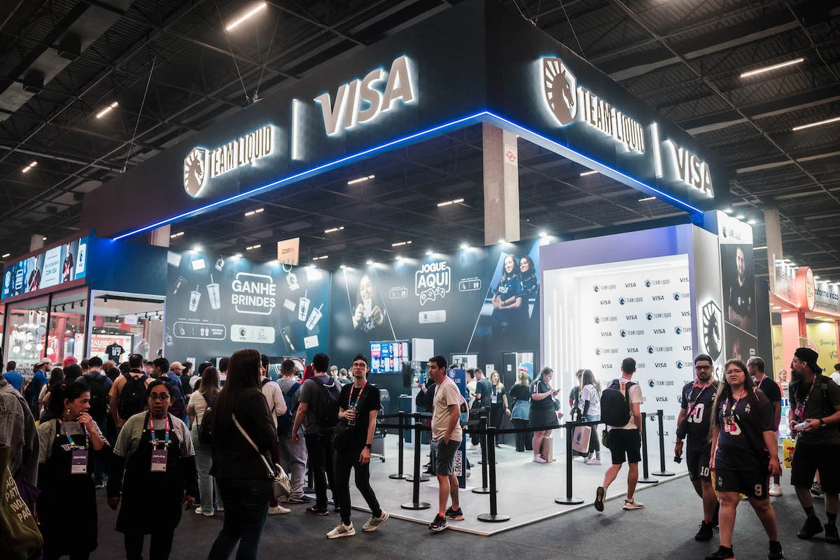 Estande da Visa e Team Liquid em evento