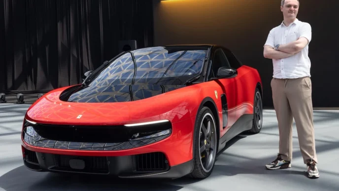Carro esportivo vermelho em showroom moderno