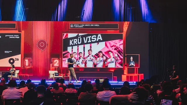 Palco de conferência com telão KRÜ Visa
