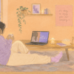 Mulher tomando chá e assistindo notebook à noite