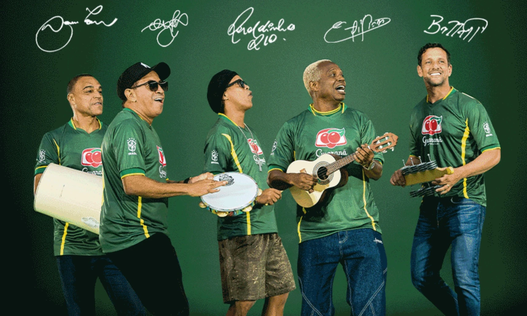 Grupo de samba com camisas verdes do Brasil