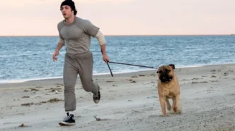 Cena do filme 'I Play Rocky' com Anthony Ippolito no papel de Sylvester Stallone