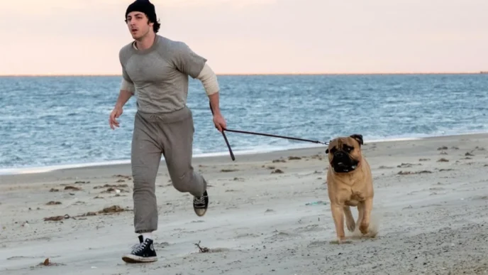 Cena do filme 'I Play Rocky' com Anthony Ippolito no papel de Sylvester Stallone