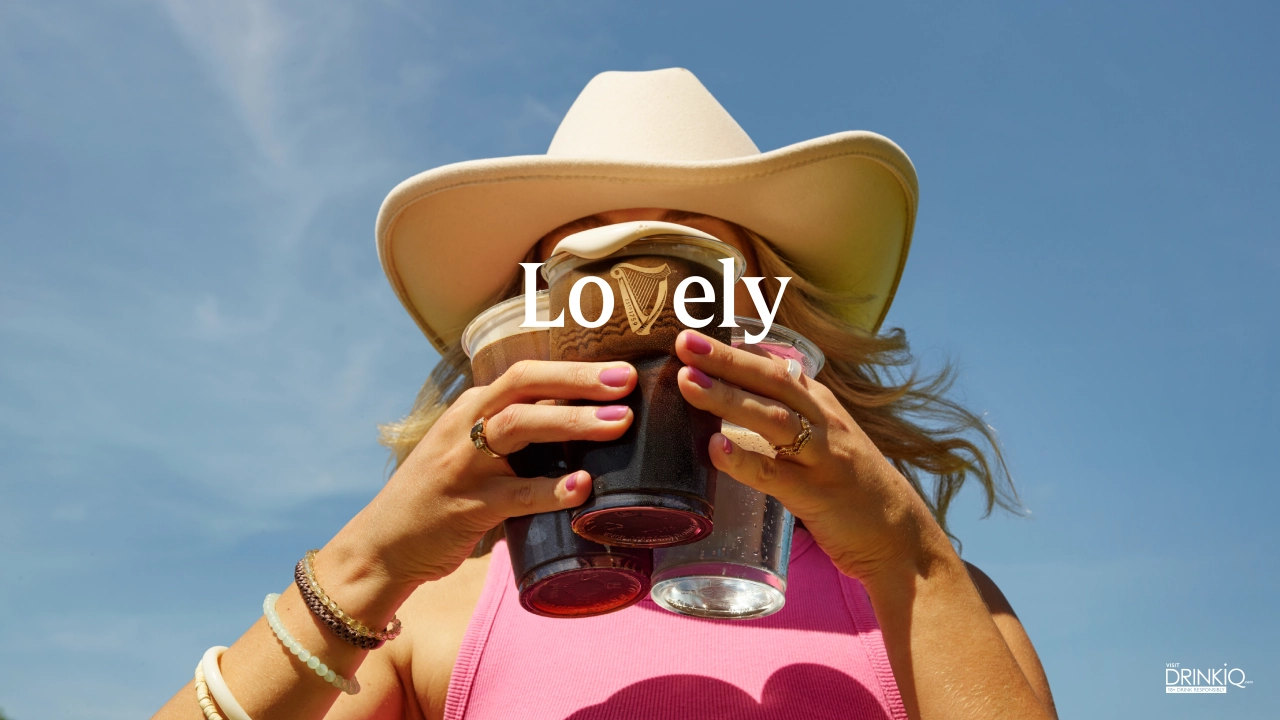 Campanha LoVely da Guinness com a harpa substituindo a letra V