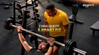 Nova identidade visual da Smart Fit com elemento gráfico em formato de sorriso